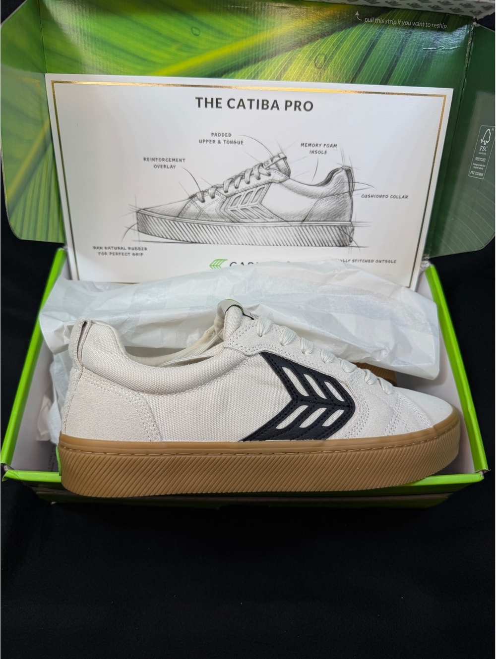 Cariuma men’s size 9 Skate Gum Vintage White Suede and Canvas Sneakers with 9.
